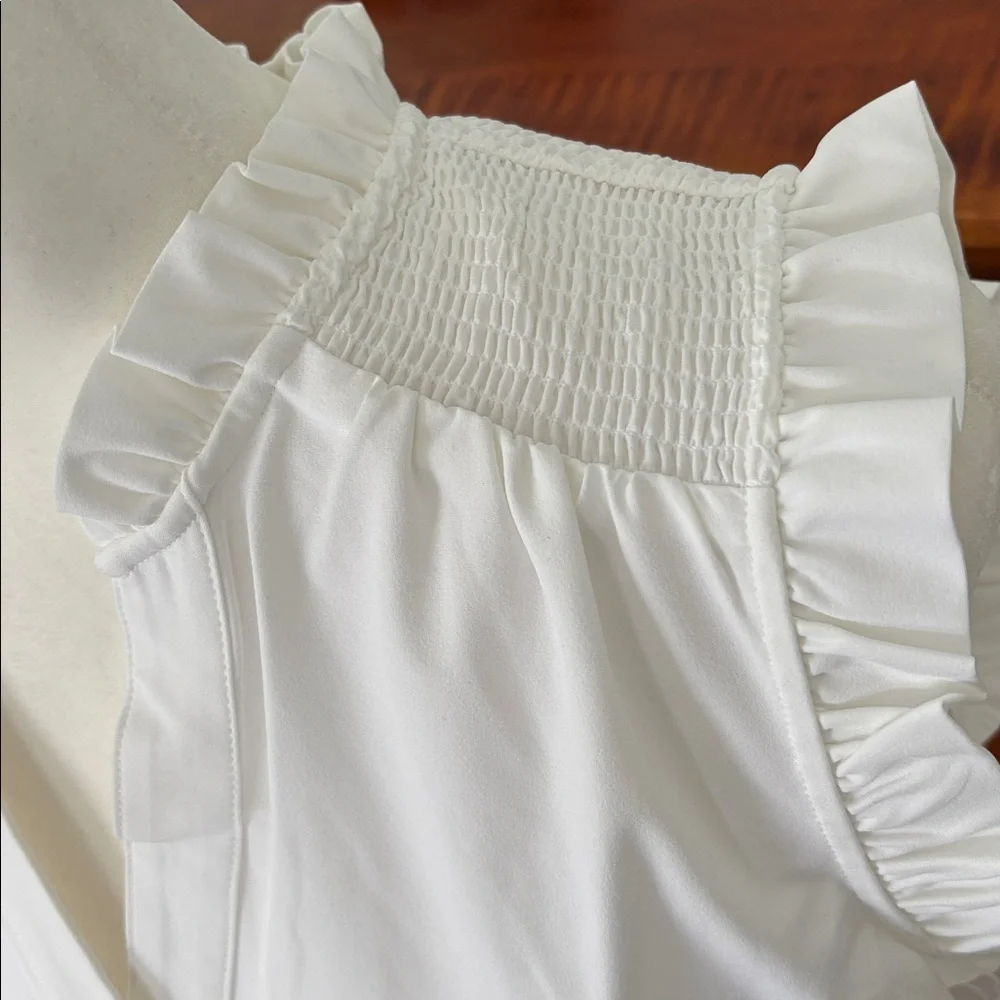 NWT Chico’s Zenergy UPF Neema Smocked Ruffle Sleeveless Top in Alabaster - Picture 2 of 10